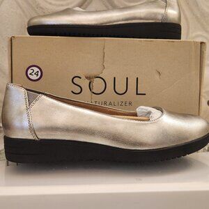Soul Naturalizer "Idea" Ballet Flats. NIB. Size 9. Silver.